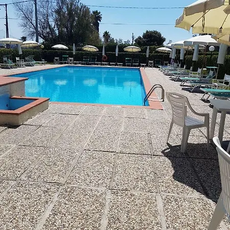 בית נופש La Piscina 2 *